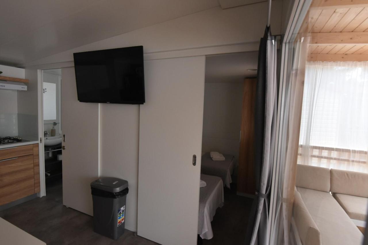 Mobile Homes Sara - Camping Basko Polje , Adriatic , Dalmatia Baška Voda Екстериор снимка