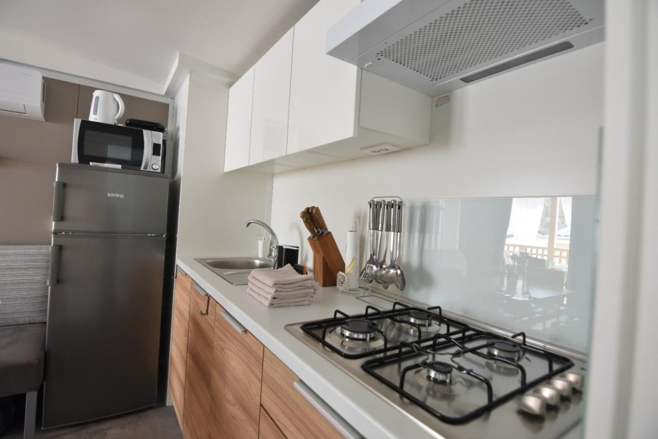 Mobile Homes Sara - Camping Basko Polje , Adriatic , Dalmatia Baška Voda Екстериор снимка