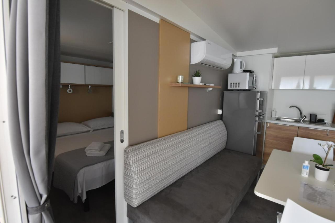 Mobile Homes Sara - Camping Basko Polje , Adriatic , Dalmatia Baška Voda Екстериор снимка